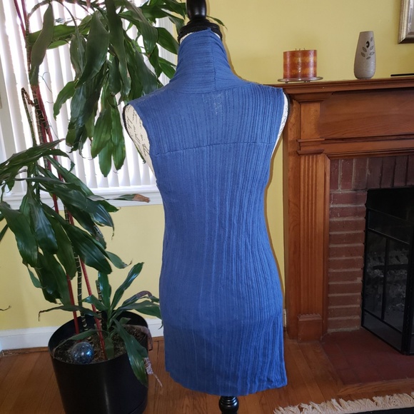 Vest - Picture 2 of 5